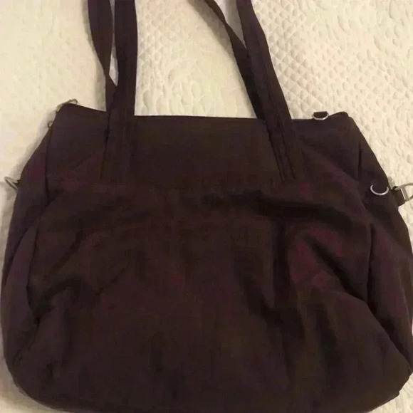 Magellan’s purple nylon shoulder bag. - Picture 4 of 12